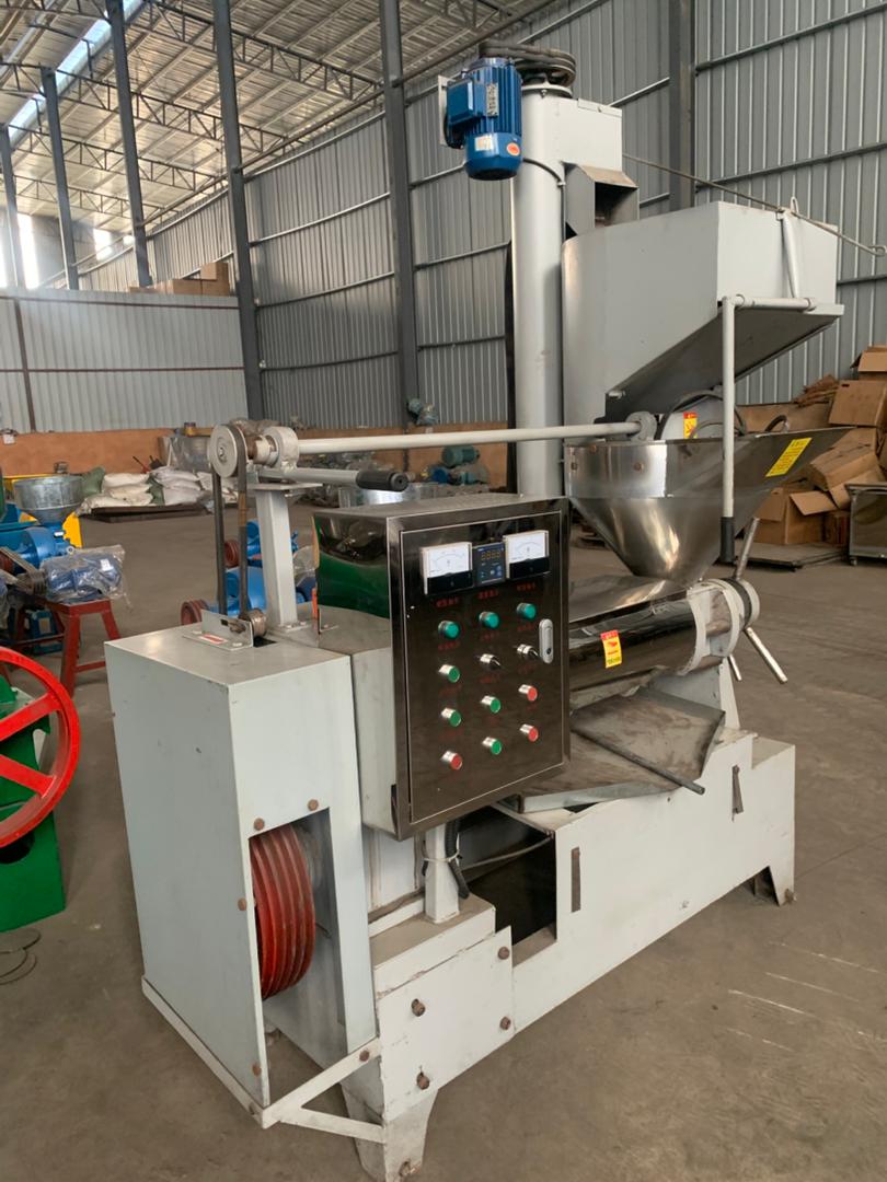 Stainless steel oil press with control panel